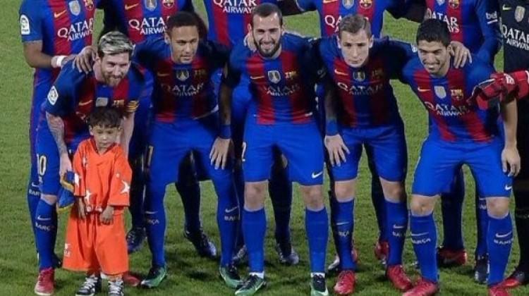 Posetten Messi Formasi Yapan Afgan Cocuk Guldurdu Avrupa Ligleri Haberleri Haber7