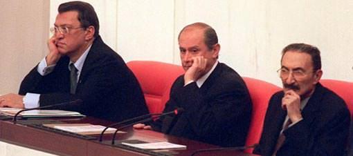 Keşke Olmasaydı'da 2001 krizi masada
