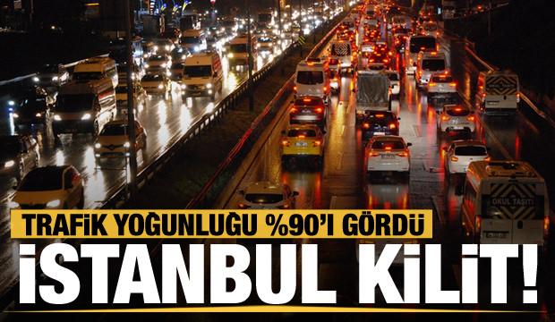 Trafikte kar, tatil ve mesai sonu yoğunluğu! İstanbul'da yoğunluk yüzde 90'a çıktı
