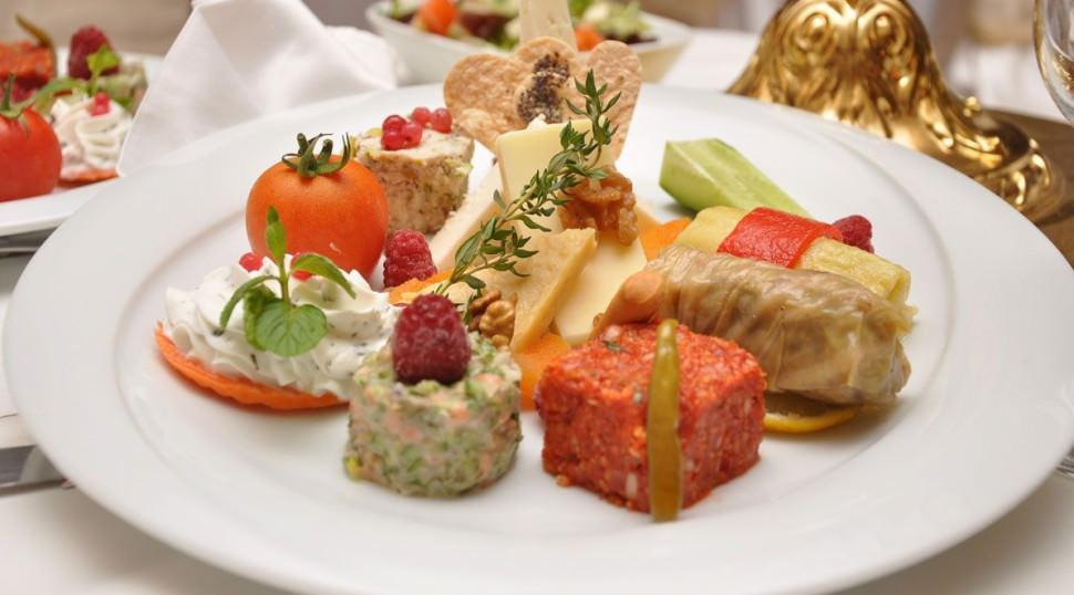  İşte, men&uuml;lerinizi zenginleştirecek ord&ouml;vr tabağı...