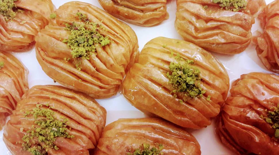 Ustasından muhteşem gazete baklavası nasıl yapılır?