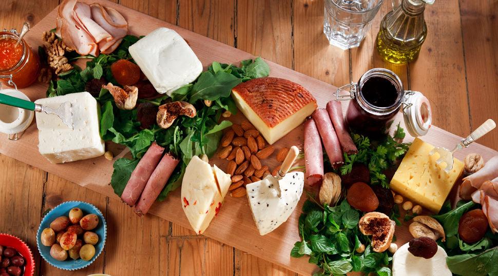 Şık peynir tabağı nasıl hazırlanır? Peynir sunum tabağı hazırlamak i&ccedil;in bazı &ouml;neriler 