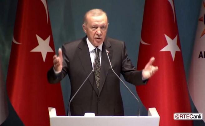 Başkan Erdoğan "Bizim AK Partiye dinamizm katacak şahsiyetlere ihtiyacımız var" diyerek partideki değişimin sinyalini verdi