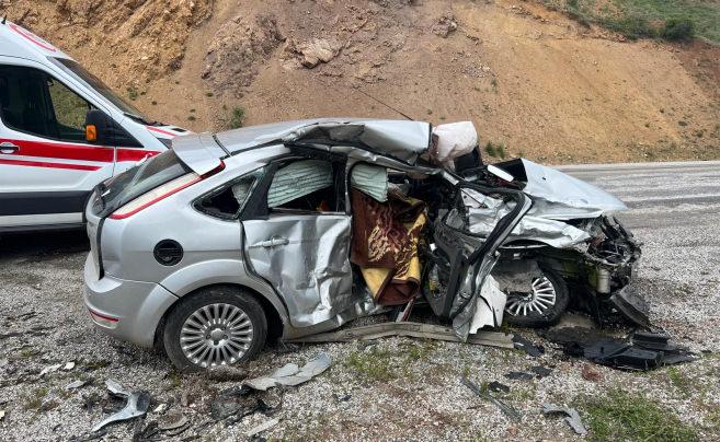 Sivas'ta Pikap ile otomobilin çarpıştığı kazada 2 kişi öldü, 2 kişi ağır yaralandı