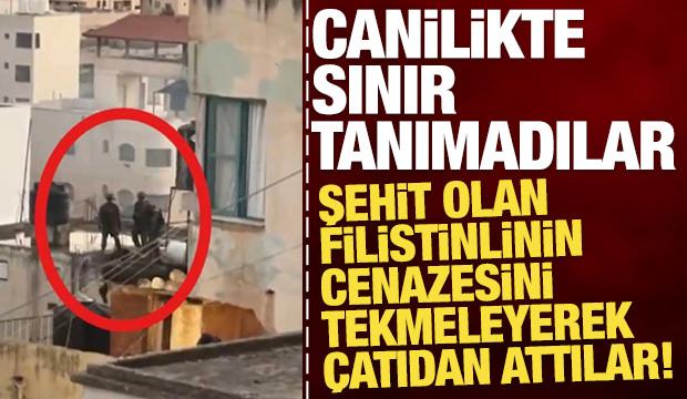 İsrail askerleri, Filistinlinin cenazesini tekmeleyerek çatıdan attı