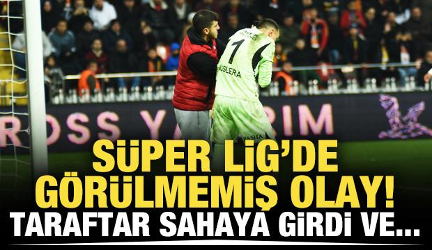 Süper Lig'de görülmemiş olay! Sahaya giren taraftar...