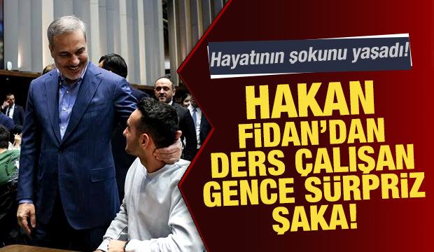 Hakan Fidan'dan ders çalışan gence sürpriz şaka! Hayatının şokunu yaşadı