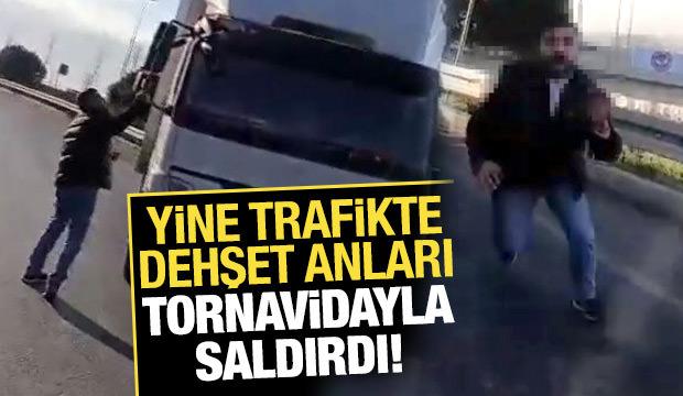 Trafikte tornavidalı kavga kamerada