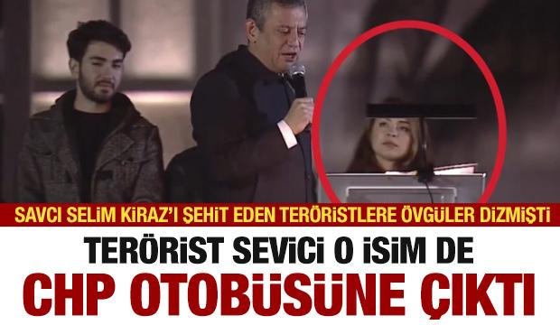 Teröristleri öven o isim de CHP otobüsüne çıktı! Skandal görüntü
