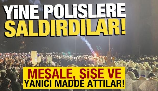 Yine polislere saldırdılar! Meşale, şişe ve yanıcı madde attılar