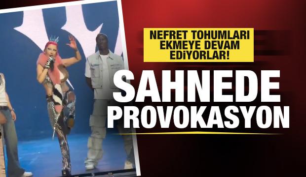Hande Yener'den sahnede yine provokasyon: Bu devri bitireceğiz