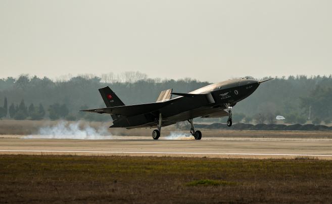 KIZILELMA PT-4, AB Kalkışlı Aerodinamik Sistem Tanımlama Testi'ni başarıyla tamamladı