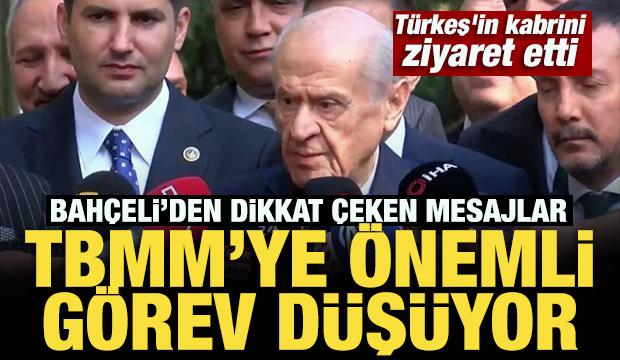 Son Dakika: Bahçeli, Türkeş'in kabrini ziyaret etti! Dikkat çeken yeni anayasa mesajı