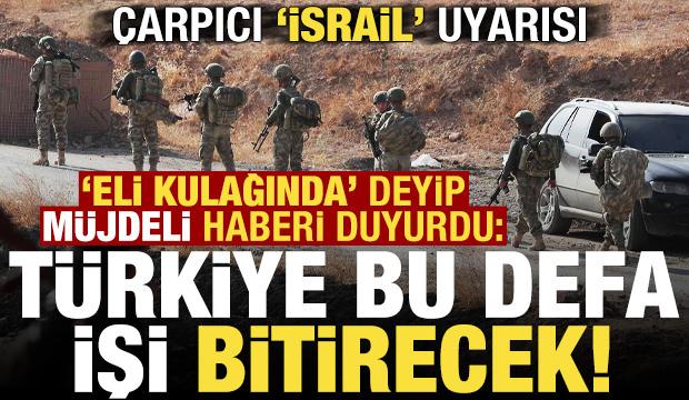 'Eli kulağında'