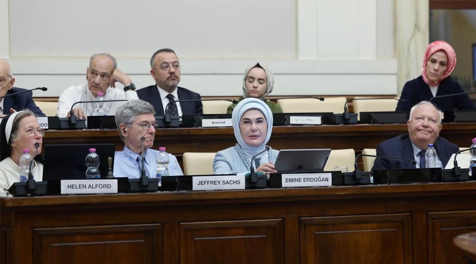 Emine Erdoğan Vatikan'da 'Dünya 5'ten büyüktür' mesajı verdi