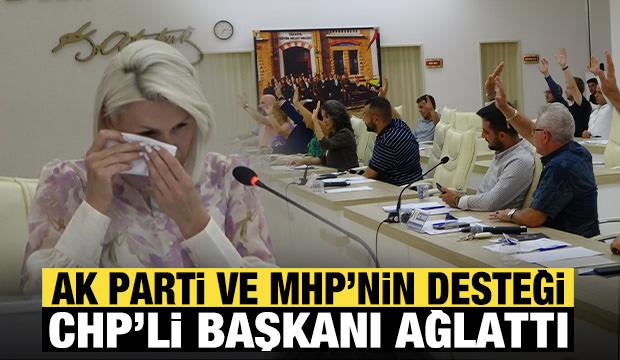 AK Parti ve MHP'den destek alan CHP'li başkan gözyaşlarını tutamadı