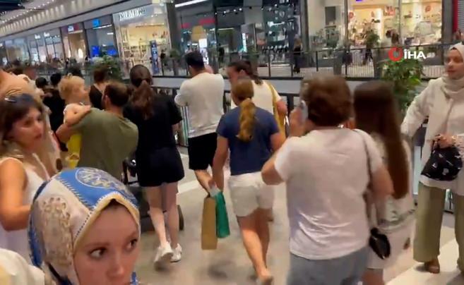 Deprem İzmir'de de hissedildi! Panik anları kamerada!