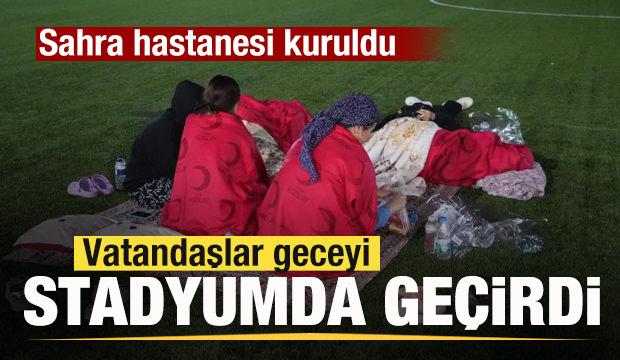 Deprem sonrası sahra hastanesi kuruldu, vatandaşlar geceyi stadyumda geçirdi
