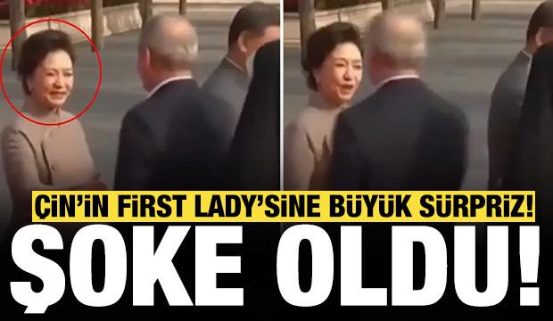 Çin'de bomba görüntü: Eli sıkılmayan First Lady şoke oldu!
