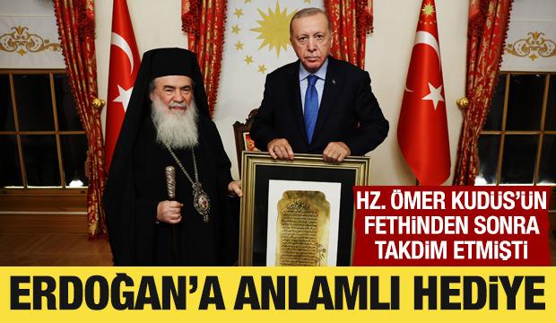 Kudüs Rum Ortodoks Patriği Giannopoulos'tan Cumhurbaşkanı Erdoğan'a anlamlı hediye