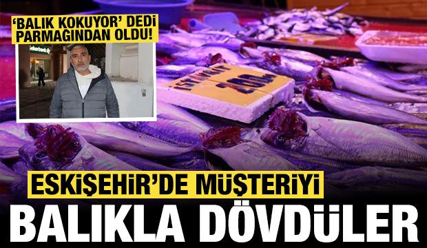 "Balık kokuyor" dedi, dayak yedi: Müşteriyi balıkla dövdüler!