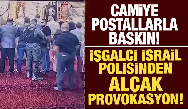İsrail polisinden alçak hareket: Camiye postallarla girdiler!