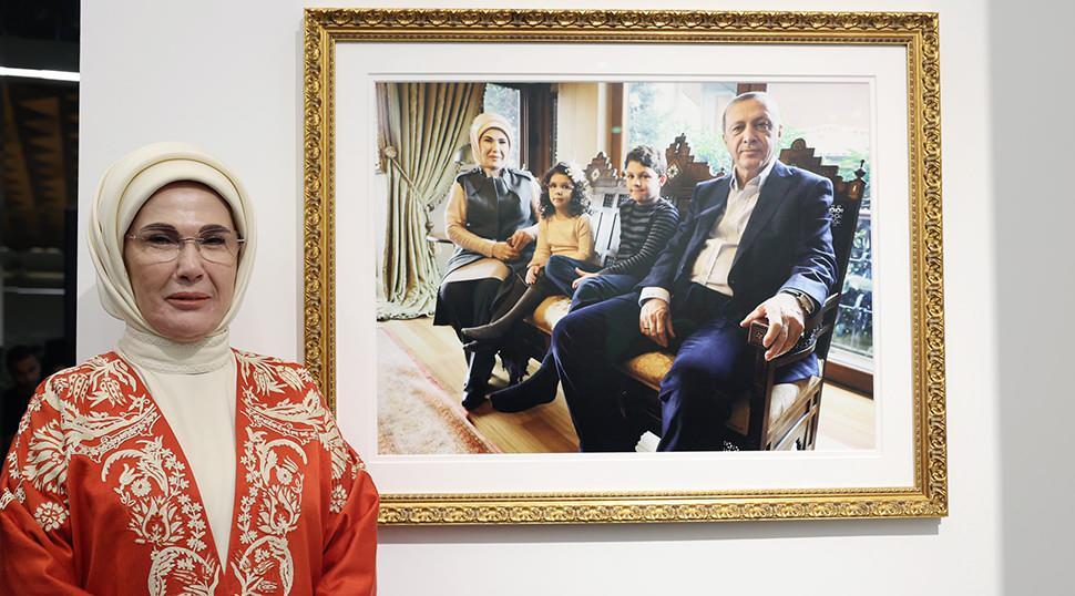 Emine Erdoğan, VakıfBank Sanat Galerisi'nin açılışına katıldı