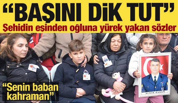 Şehit astsubayın eşi evladını sakinleştirdi: Başını dik tut...