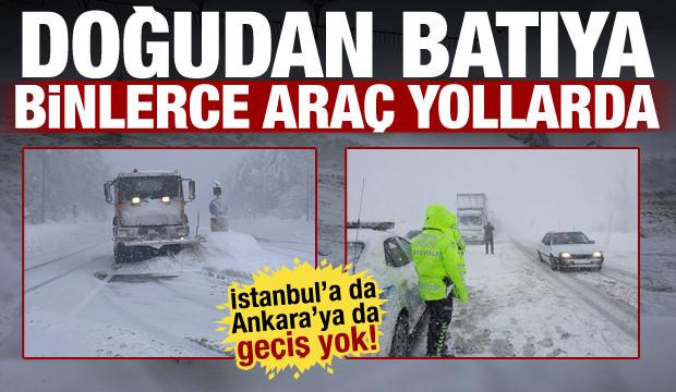 Kar yolları kilitledi: Y&uuml;zlerce ara&ccedil; yollarda mahsur kaldı
