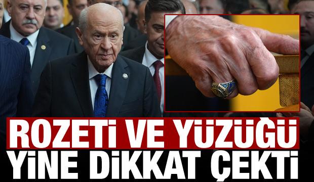 Bah&ccedil;eli'nin rozeti ve y&uuml;z&uuml;ğ&uuml; yine g&uuml;ndemde! İşte &uuml;zerindeki yazı