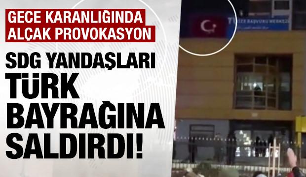 Al&ccedil;ak provokasyon: SDG sempatizanları T&uuml;rk bayrağına saldırdı!