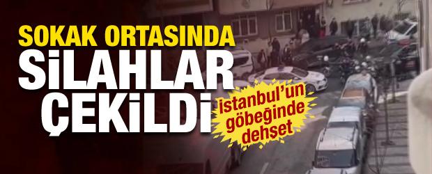 Sultangazi'de g&uuml;nd&uuml;z vakti aile dehşeti! Sokak ortasında silahlar &ccedil;ekildi