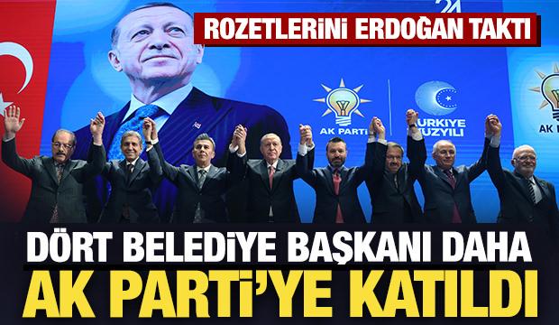  Erdoğan, AK Parti&rsquo;ye katılan 4 belediye başkanına rozet taktı
