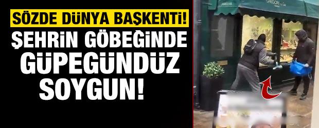 İngiltere'de soyguncular g&uuml;peg&uuml;nd&uuml;z ellerine aldıkları balyozla  kuyumcuyu soydu