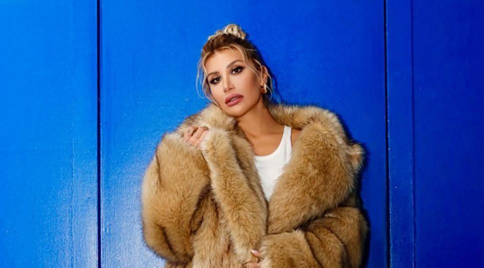 &Uuml;nl&uuml; şarkıcı İrem Derici nişanlandı! Nişan kareleri &ccedil;ok beğenildi