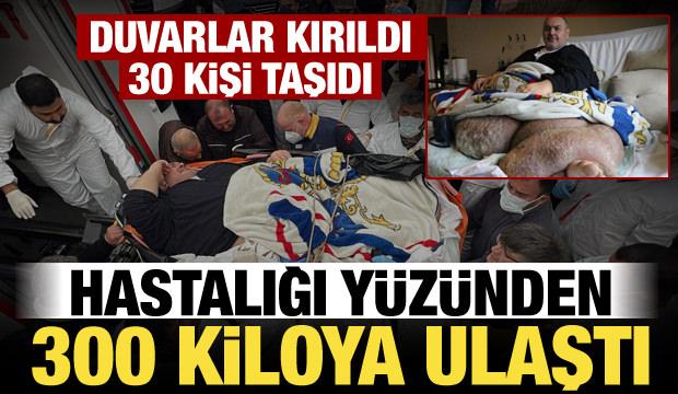 Hastalığı y&uuml;z&uuml;nden 300 kiloya ulaştı! Duvarlar kırıldı, 30 kişi taşıdı
