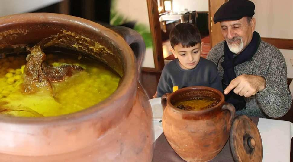 Amasya'nın tescilli lezzetinin pişmesi 12 saat s&uuml;r&uuml;yor!