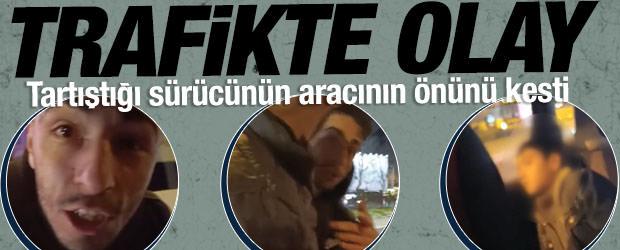 Beşiktaş&rsquo;ta minib&uuml;s şof&ouml;r&uuml;, tartıştığı s&uuml;r&uuml;c&uuml;n&uuml;n aracının &ouml;n&uuml;n&uuml; kesti: O anlar kamerada