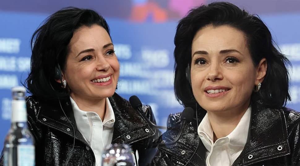 Berlin'de 'T&uuml;rkiye' a&ccedil;ıklaması olay olmuştu! &Ouml;zg&uuml; Namal'dan ilk a&ccedil;ıklama