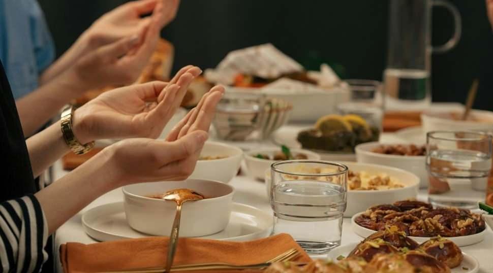 Ramazan ayında mide hastalığı olanlar nasıl beslenmeli?