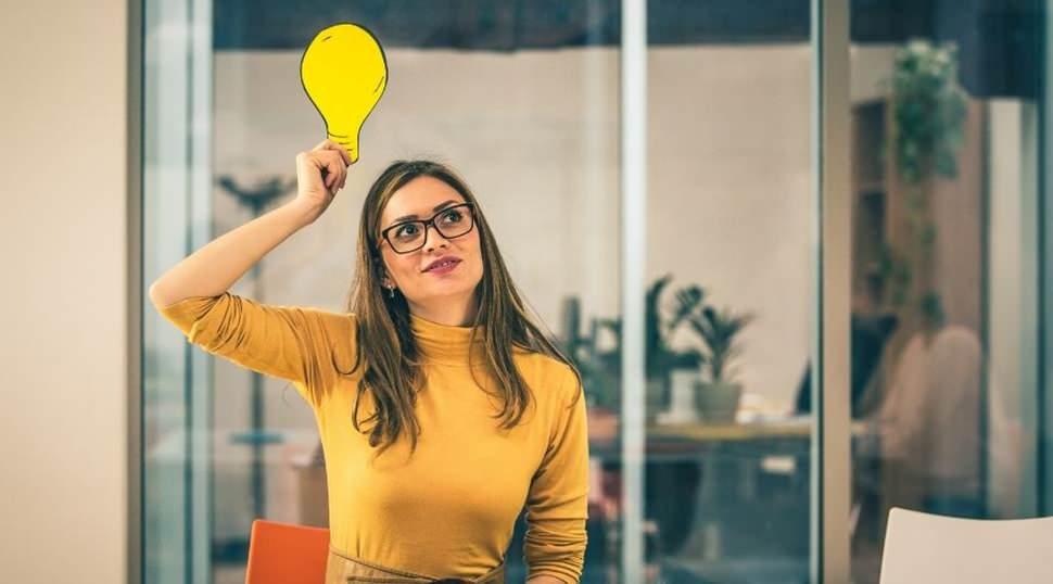 Uzmanlar a&ccedil;ıkladı: Herkese tuhaf gelen ama y&uuml;ksek zekanın belirtisi olan davranışlar!