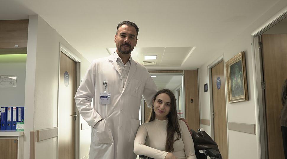 Ayağı kesilmekten kurtarılan gen&ccedil; kadın T&uuml;rkiye&rsquo;de hayata d&ouml;nd&uuml;!