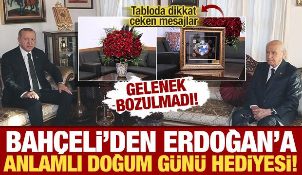 Bah&ccedil;eli'den Erdoğan'a doğum g&uuml;n&uuml;ne &ouml;zel '72 g&uuml;l' ve anlamlı tablo hediyesi!