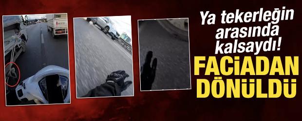 Faciadan d&ouml;n&uuml;ld&uuml;: Kamyonetten sarkan branda ipi motosikletliyi yola savurdu