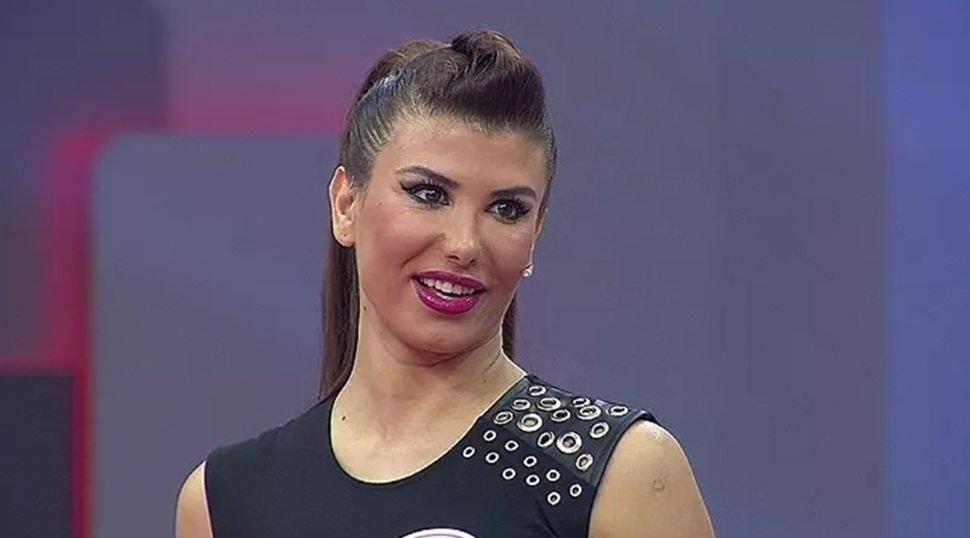 Şarkıcı Hatice cam silerken hayranlarını korkuttu! Az kalsın d&uuml;ş&uuml;yordu