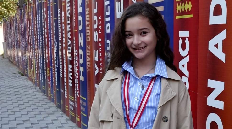 10 yaşındaki Lina Saka, matematikte d&uuml;nya birincisi olan tek T&uuml;rk oldu!