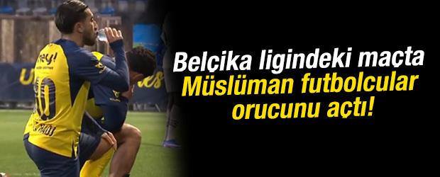 Bel&ccedil;ika ligindeki ma&ccedil;ta M&uuml;sl&uuml;man futbolcular orucunu a&ccedil;tı!
