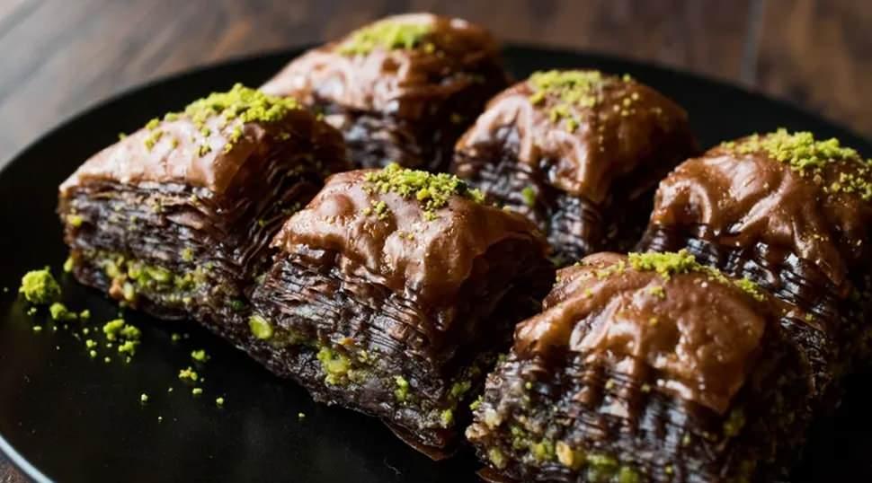 &Ccedil;ikolata severlerin yeni tutkusu: &Ccedil;ikolatalı baklava!