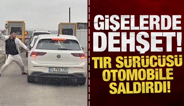Tır s&uuml;r&uuml;c&uuml;s&uuml; otomobile saldırdı! Gişelerde dehşet