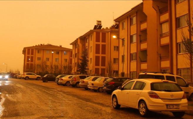 &Ccedil;&ouml;l tozu geliyor! Meteoroloji 31 ili sarı kodla uyardı: Resmen &ccedil;amur yağacak